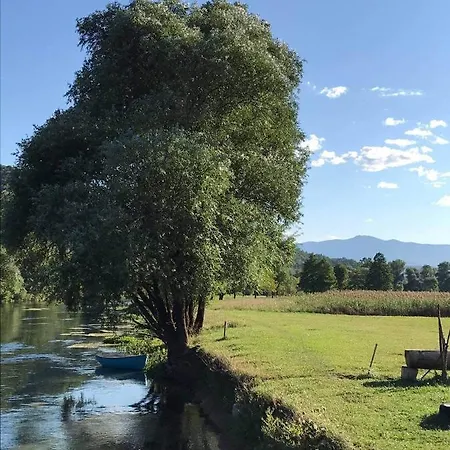 Vikendica Na Plivi Сasa de vacaciones