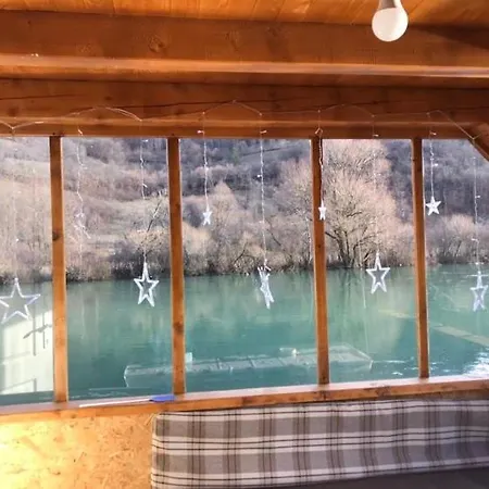 Vikendica Na Plivi *