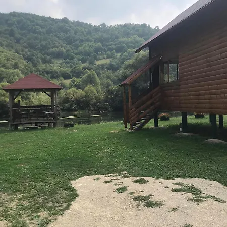 Vikendica Na Plivi *