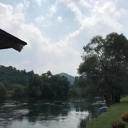 Сasa de vacaciones Vikendica Na Plivi Sipovo