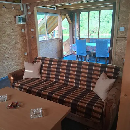 Nyaraló Vikendica Na Plivi E&m *
