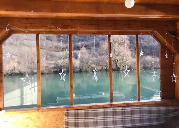 Vikendica Na Plivi *