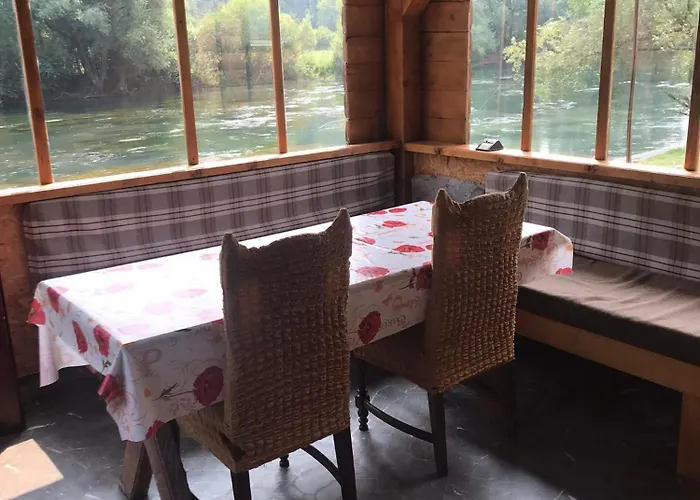 Vikendica Na Plivi *